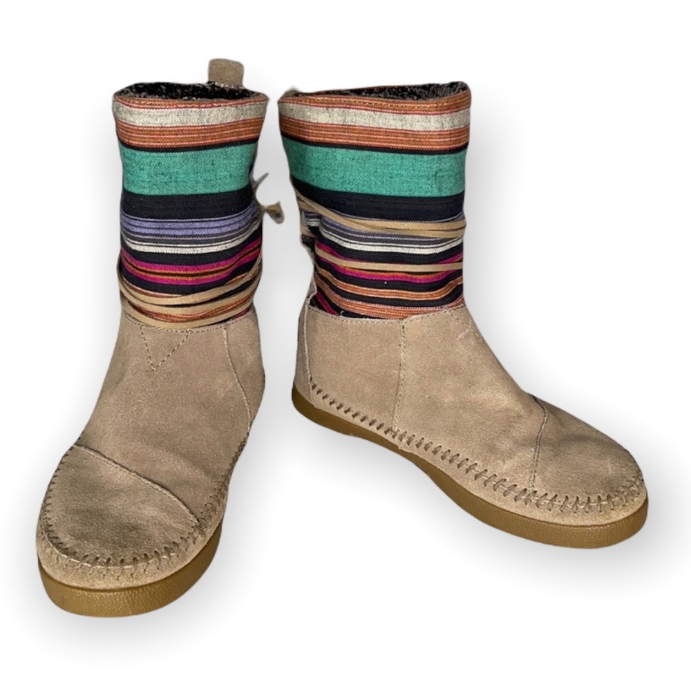 Toms Nepal tan suede faux fur lined striped canvas upper moccasin style boots 6